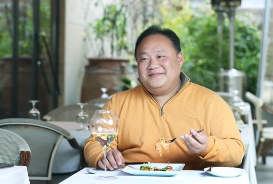 드디어 밝혀진 미식가 유튜버의 직업